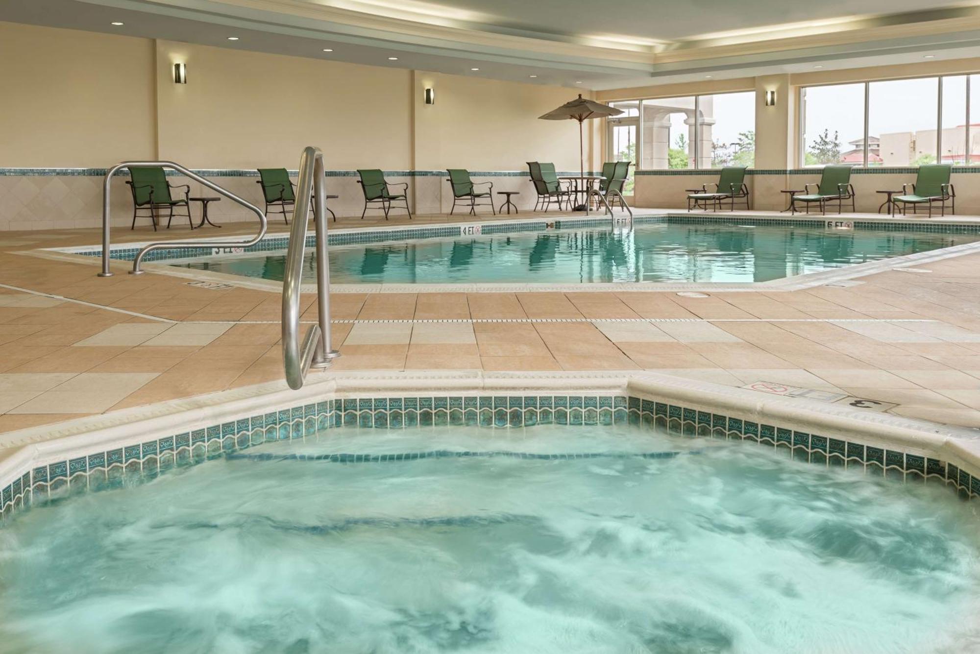 Hampton Inn & Suites Cleveland-Beachwood Extérieur photo