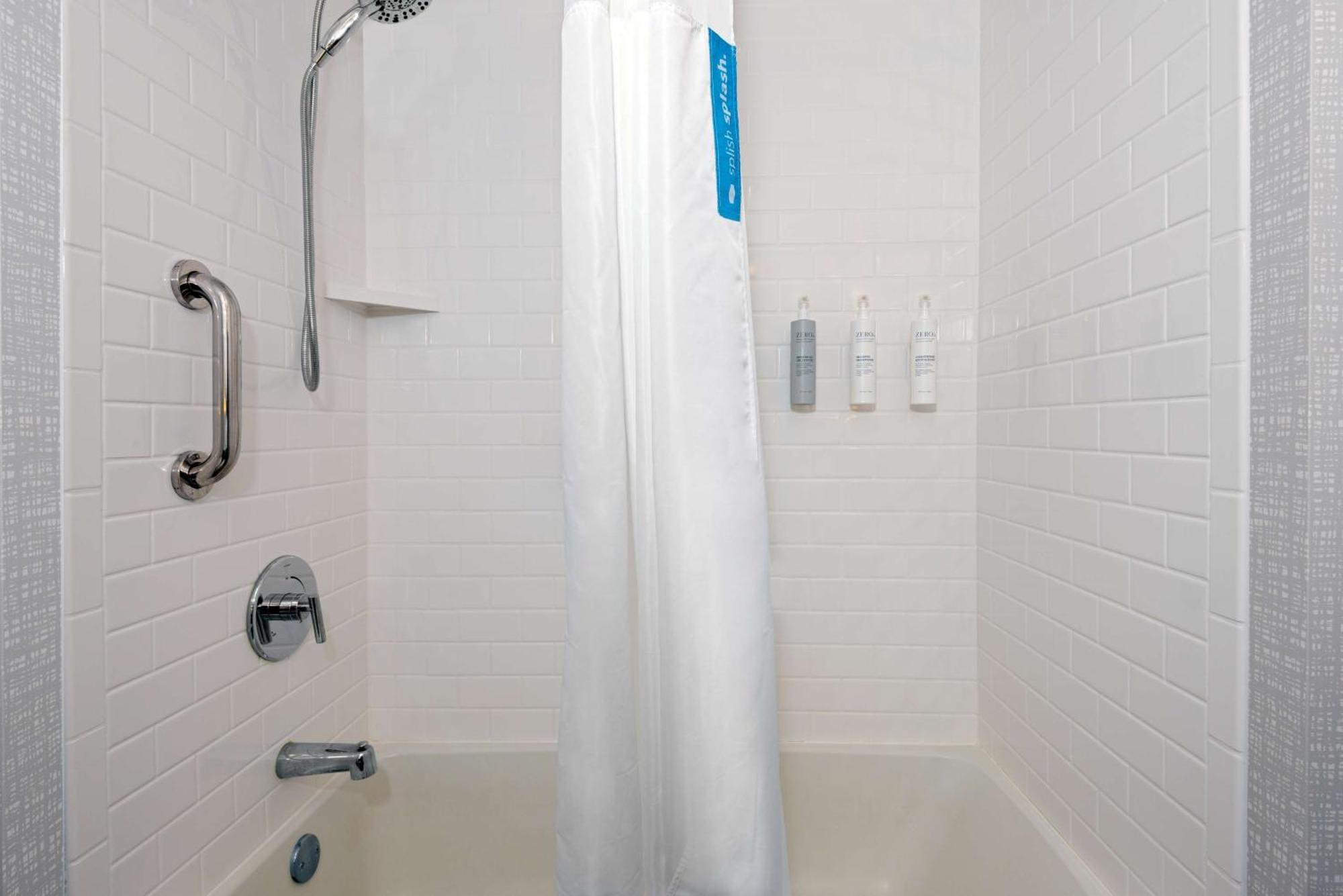 Hampton Inn & Suites Cleveland-Beachwood Extérieur photo