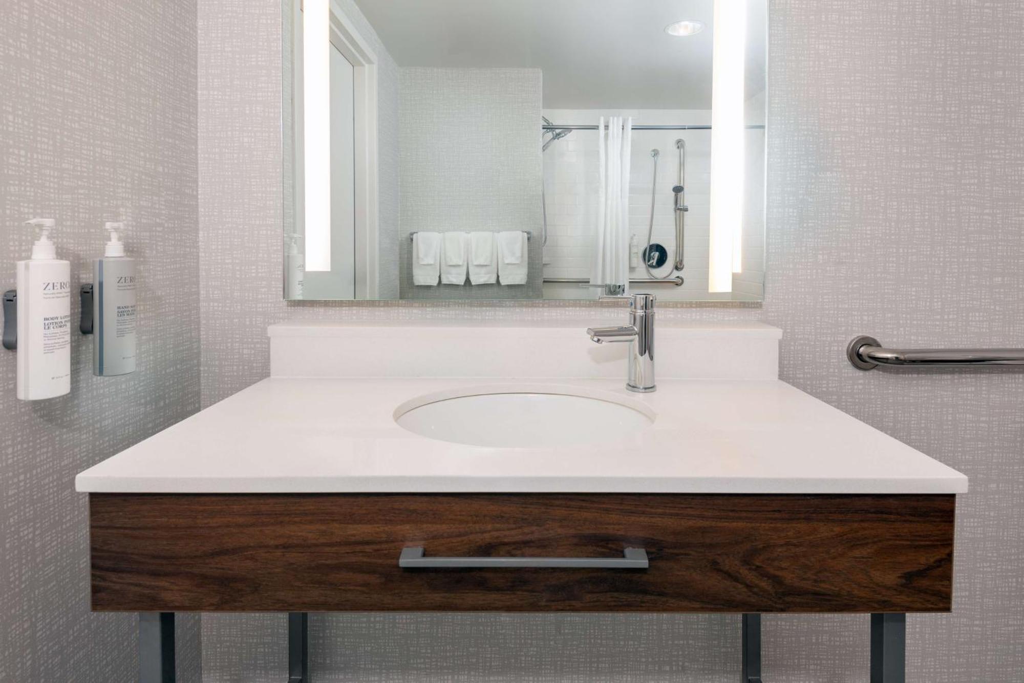 Hampton Inn & Suites Cleveland-Beachwood Extérieur photo