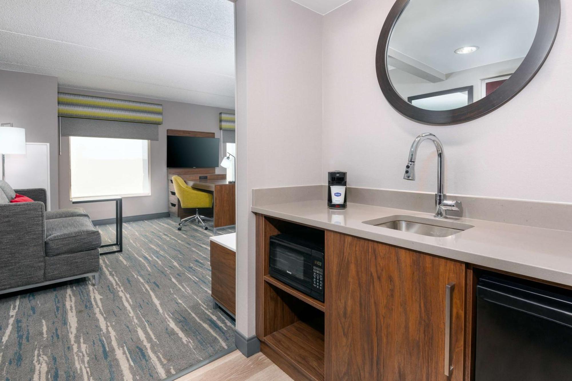 Hampton Inn & Suites Cleveland-Beachwood Extérieur photo